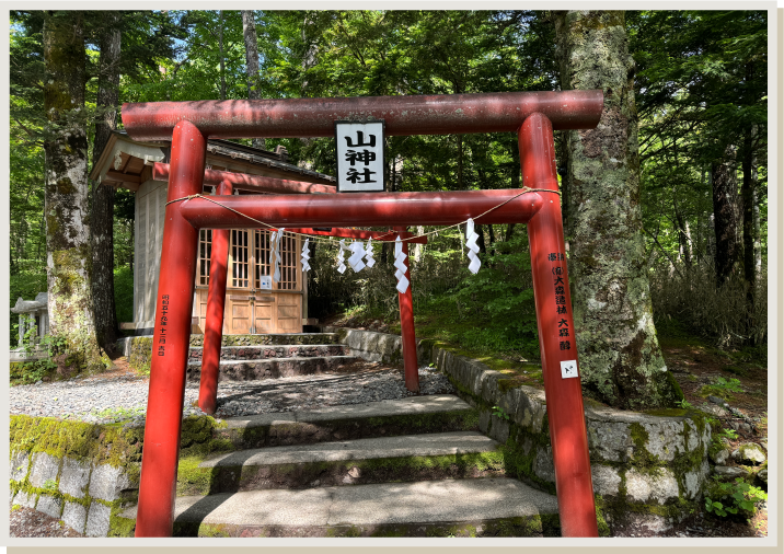 新屋山神社の奥宮