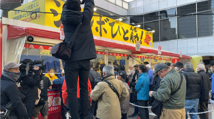 大阪駅前第4ビル 年末ジャンボ発売初日その3